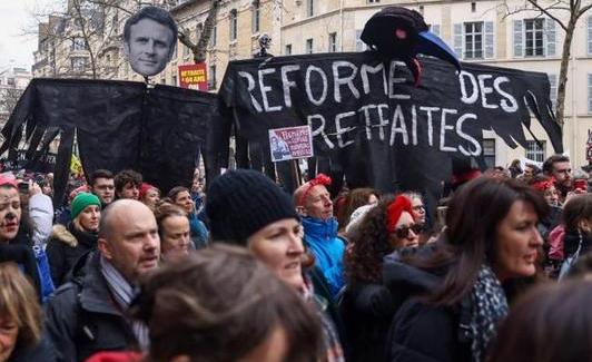 Macron fue protagonista en muchas de las pancartas.