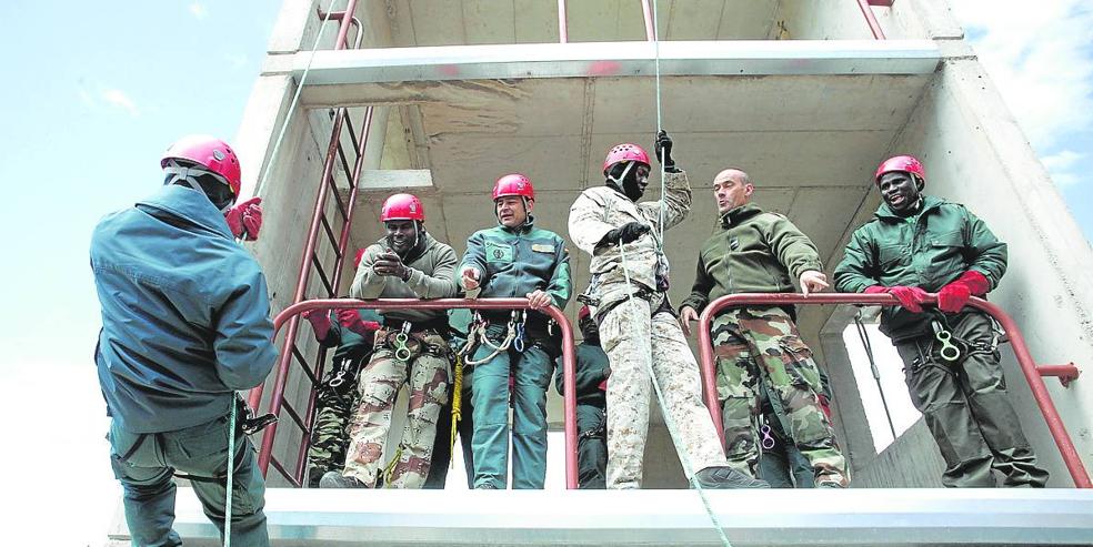 Policías del Sahel aprenden técnicas del GAR en su sede de Logroño, en el año 2013. 