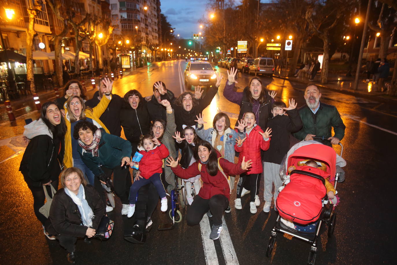 Fotos: Manifestación del 8M en Logroño bajo la lluvia