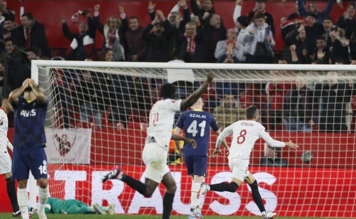 Joan Jordán, tras marcar su gol al Fenerbahçe. 