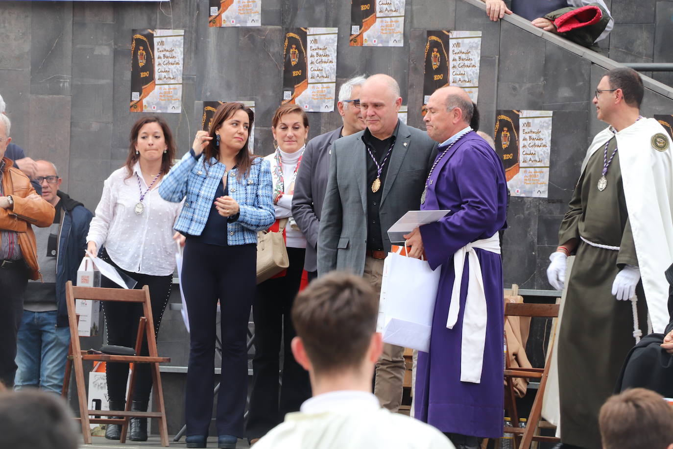 Fotos: La XVIII Exaltación de Bandas de Cofradías de Arnedo reúne a ocho agrupaciones de cuatro comunidades en la plaza de España