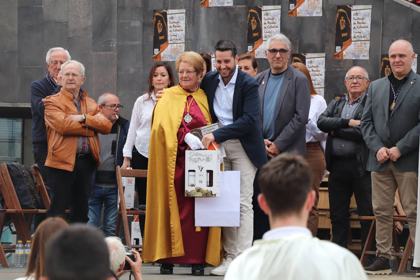 Fotos: La XVIII Exaltación de Bandas de Cofradías de Arnedo reúne a ocho agrupaciones de cuatro comunidades en la plaza de España