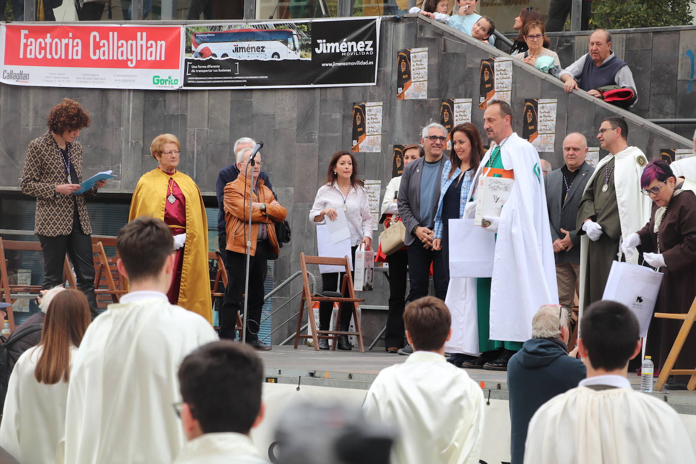 Fotos: La XVIII Exaltación de Bandas de Cofradías de Arnedo reúne a ocho agrupaciones de cuatro comunidades en la plaza de España