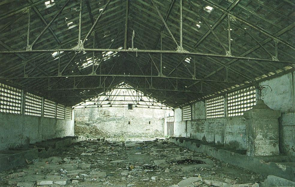 En 1983, dentro de la 'plaza de Los Cochinos'. 