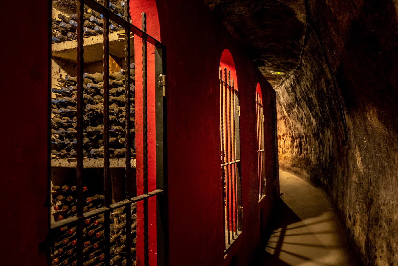 Calados con vinos almacenados en Rioja. 