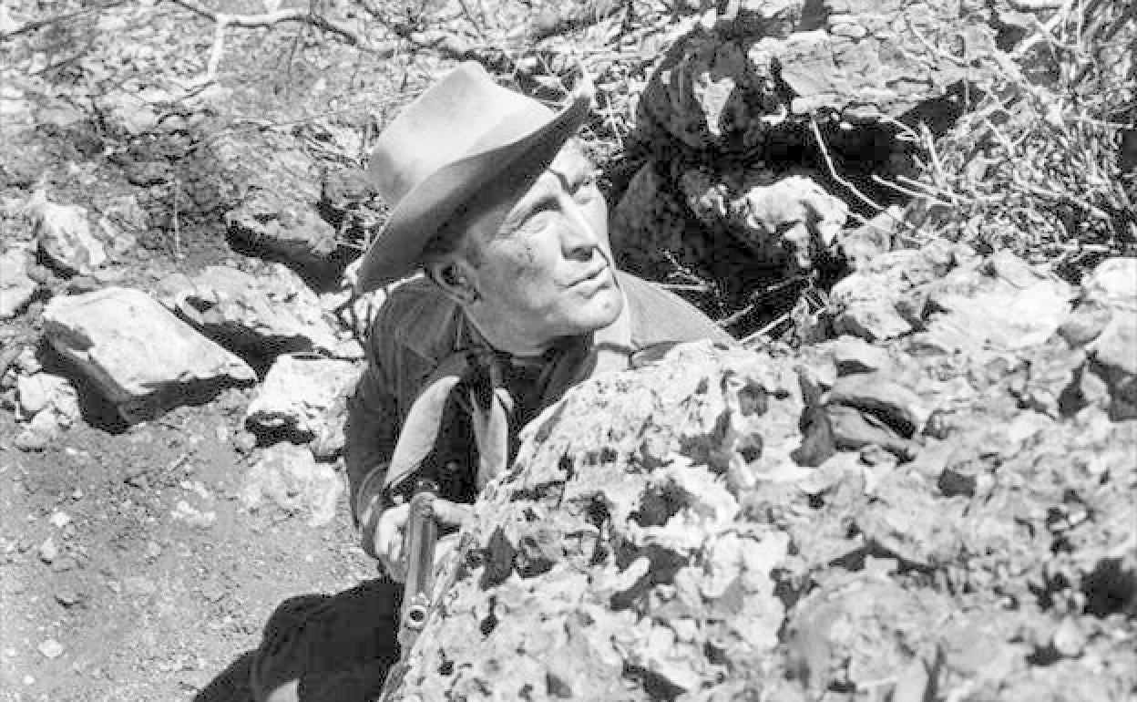 Kirk Douglas en 'Los valientes andan solos'.