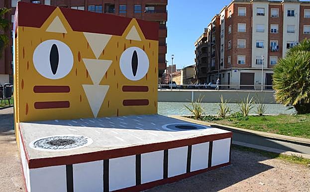 La caseta de aguas ha sido decorada con un mural del riojano Jorge Ochagavía.