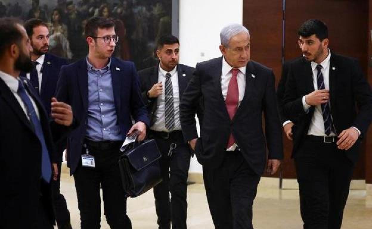 El primer ministro israelí, Benyamin Netanyahu, antes de partir este miércoles a Berlín.