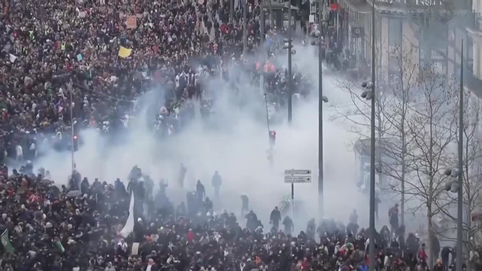 Más de 200 detenidos y 175 policías heridos tras una nueva jornada de protestas en Francia
