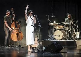 Actuación de Valeria Castro, anoche en Riojafórum, el primero de los cuatro Grandes Conciertos de Actual 2024.