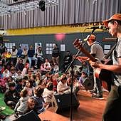 Actual en Familia, peces y panderetas