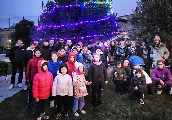 Los niños visitan por última vez este año los belenes de Briones