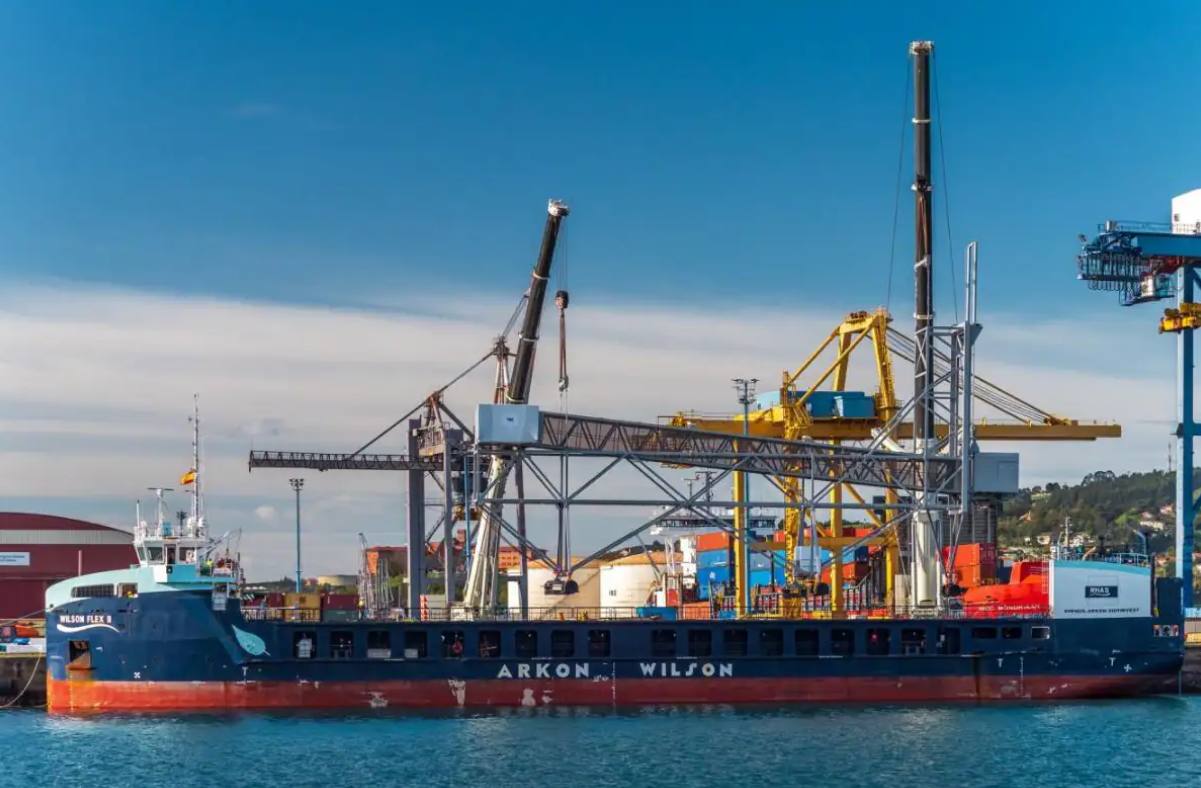 El carguero portugués 'Wilson Flex II', atracado en los muelles de La Osa, el pasado 6 de noviembre cuando cargaba la gran pieza en su cubierta.