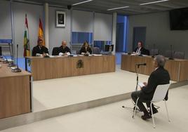 El exalcalde de Arnedo, Juan Antonio Abad, en la Audiencia Provincial este viernes.