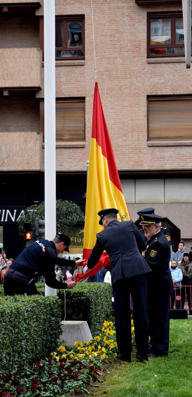 Izado solemne de la bandera en el 200 aniversario de la Policía Nacional