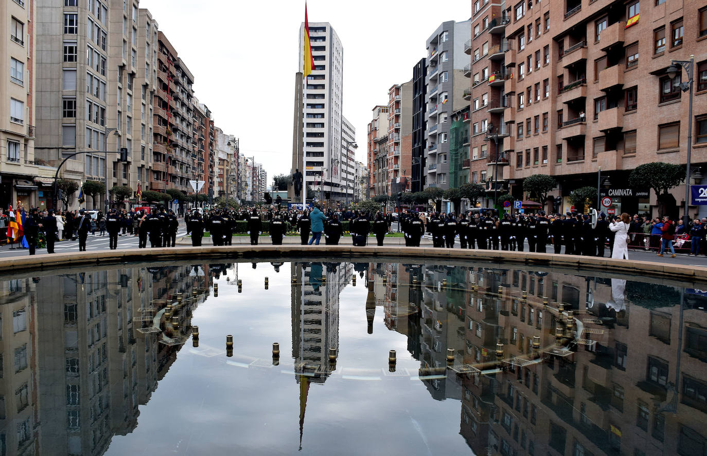 Izado solemne de la bandera en el 200 aniversario de la Policía Nacional