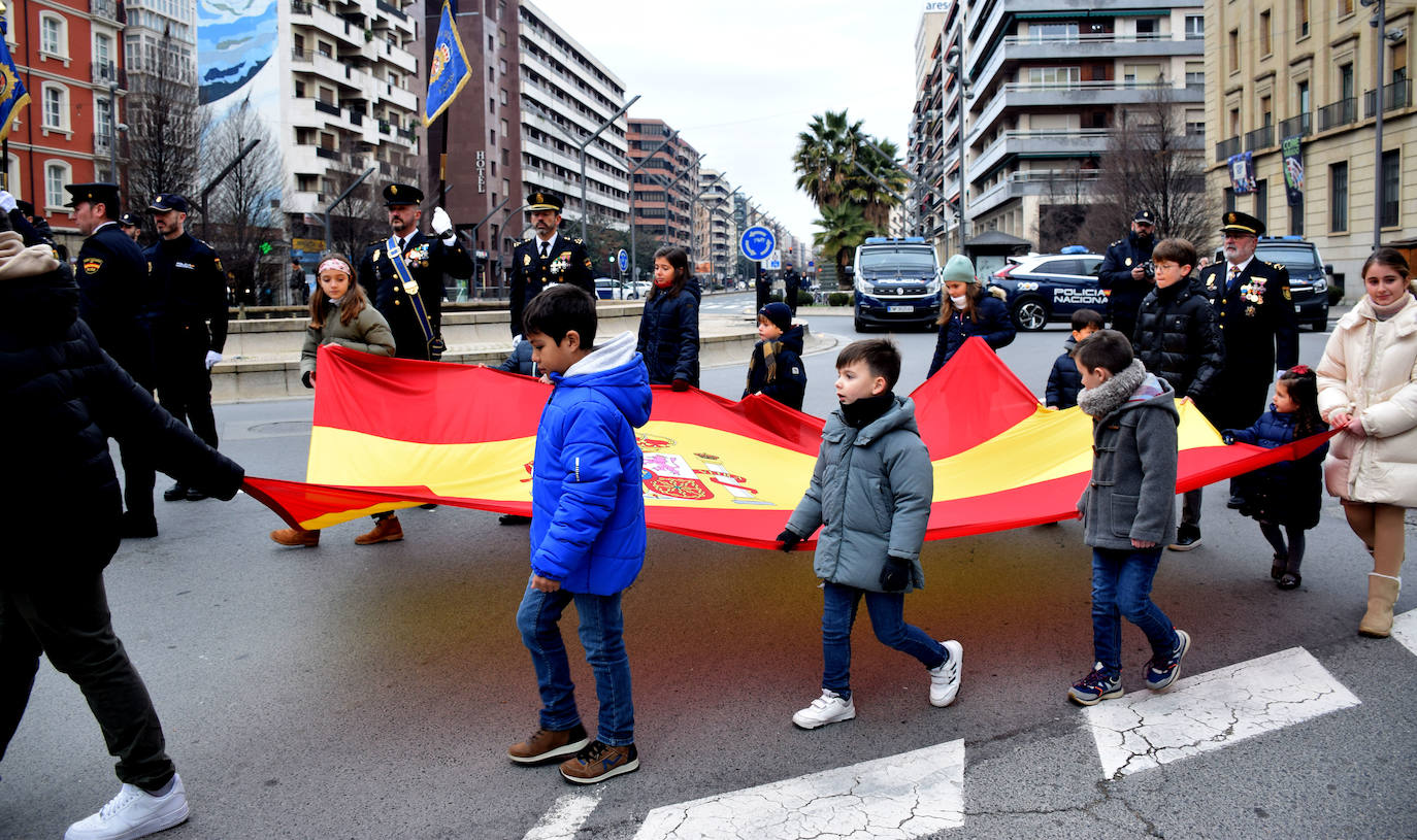 Izado solemne de la bandera en el 200 aniversario de la Policía Nacional
