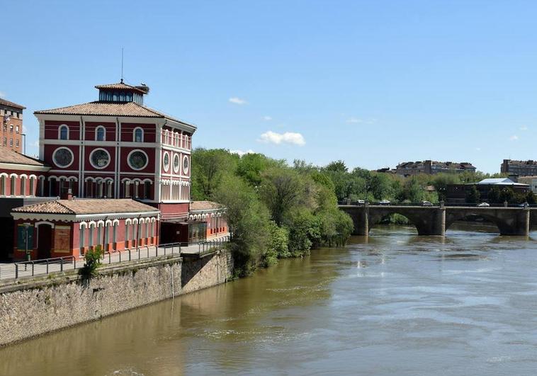 El Ebro, a su paso por la Casa de las Ciencias.