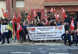 Concentración de los trabajadores de Plaza Chica, en Cervera el pasado viernes.