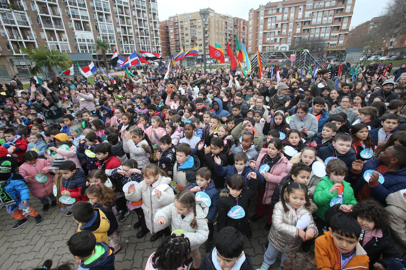 Escolares logroñeses celebran el Día de la Paz