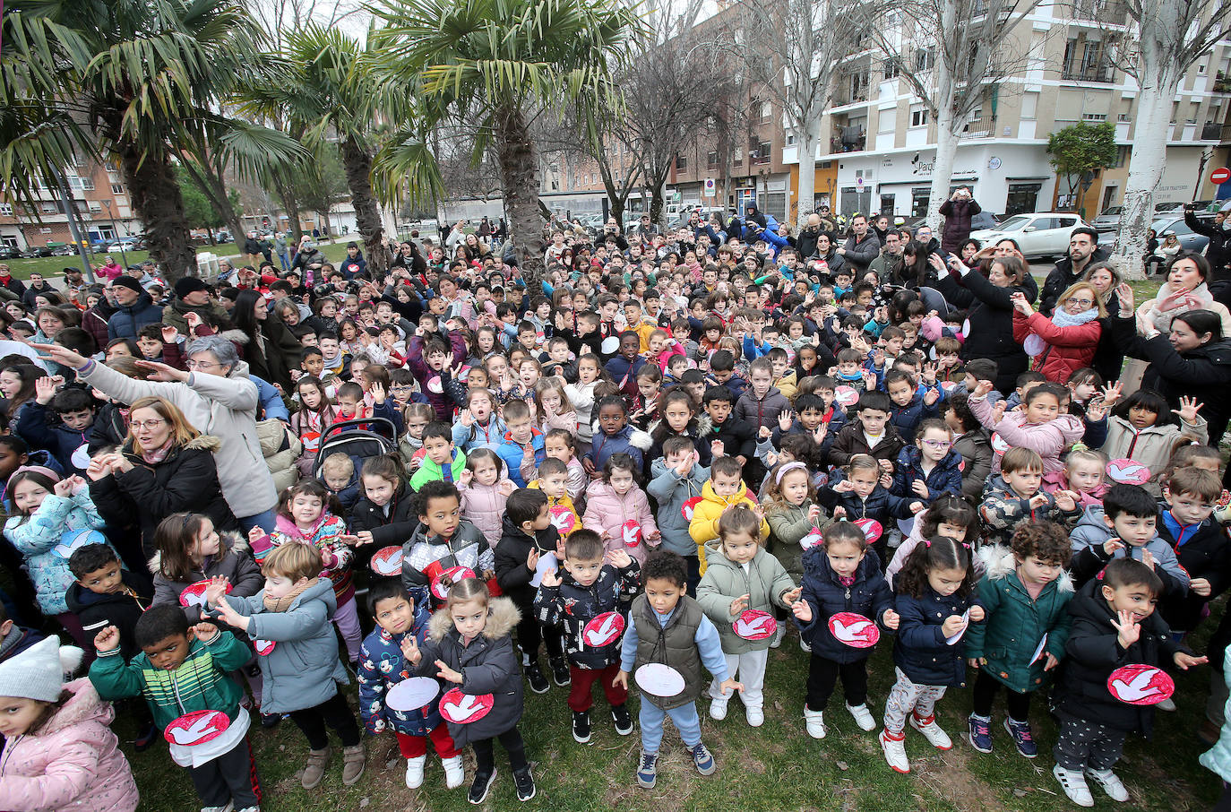 Escolares logroñeses celebran el Día de la Paz