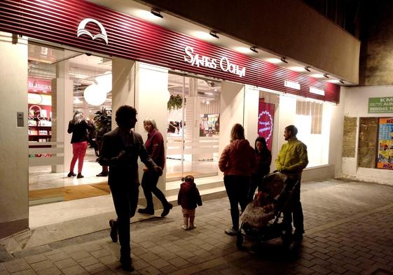 Imagen de una de las librerías 'Santos Ochoa' de Huesca