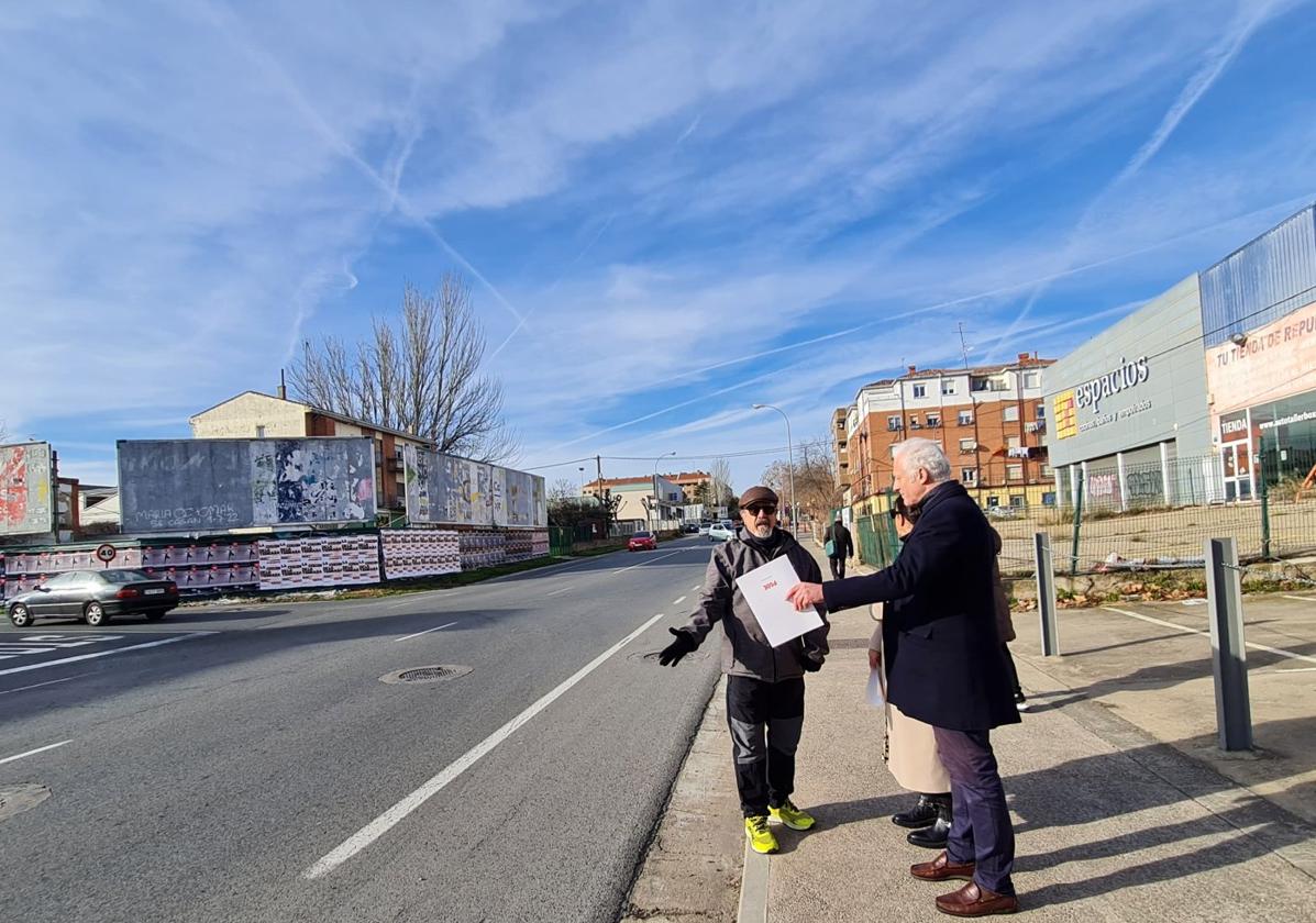 Vecinos de Yagüe y El Arco demandan, con el PSOE como testigo, itinerarios peatonales seguros.