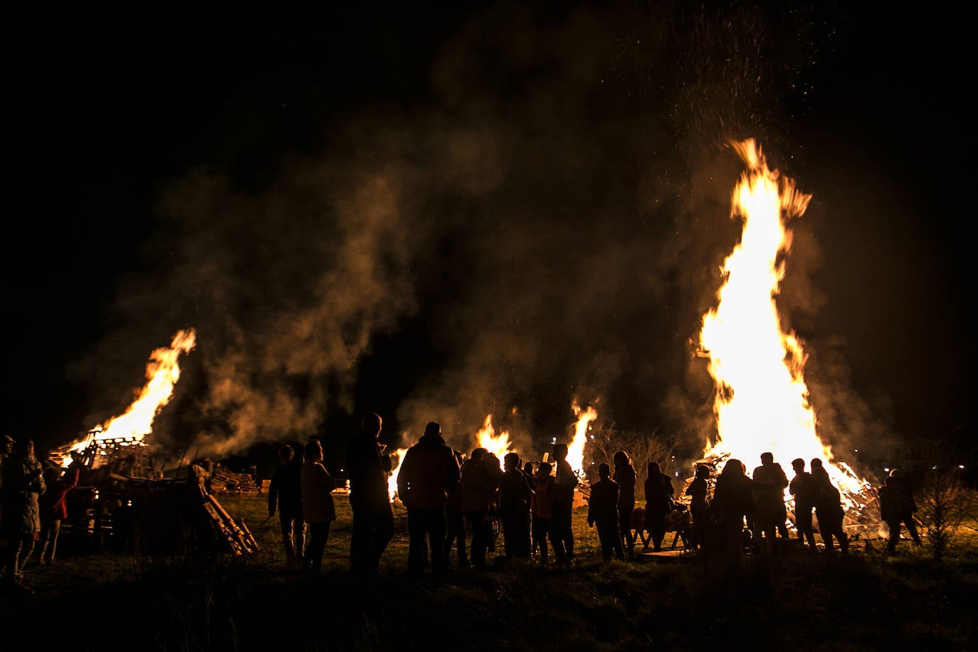 Las hogueras de Santa Águeda, en imágenes