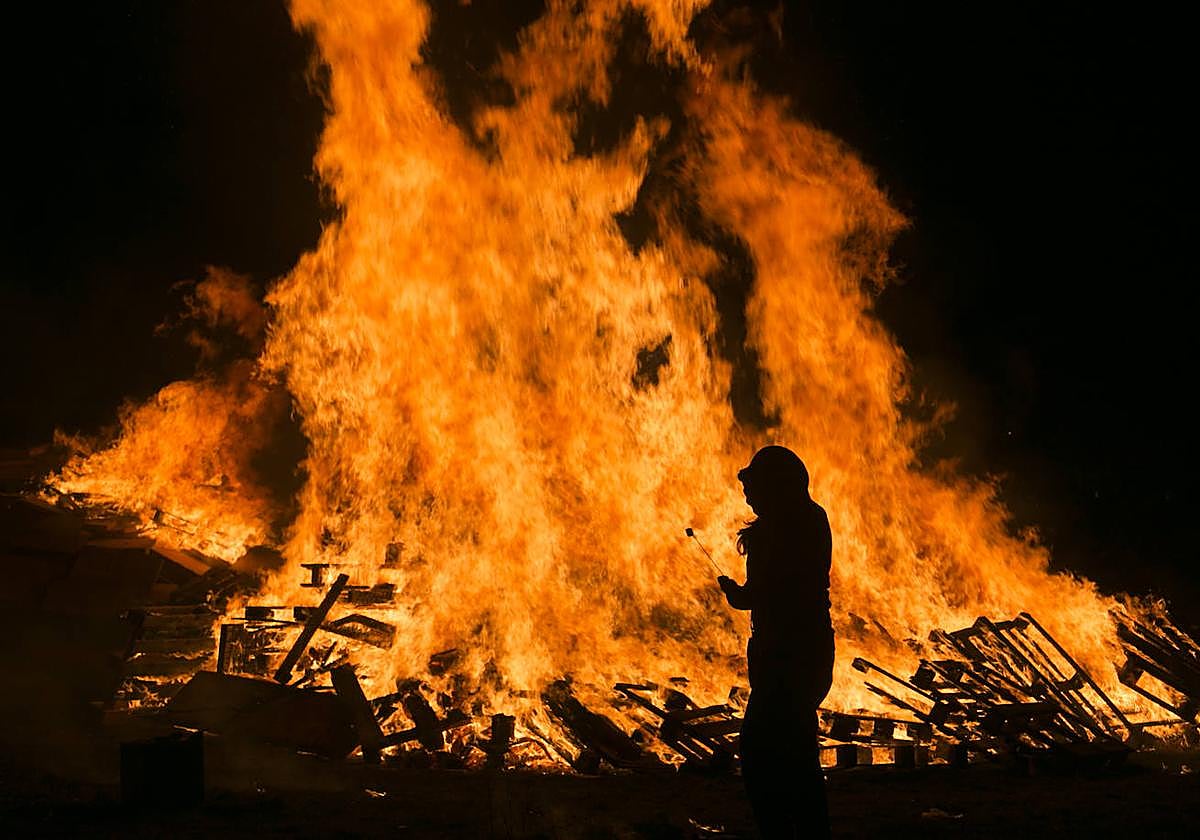 Las hogueras de Santa Águeda, en imágenes