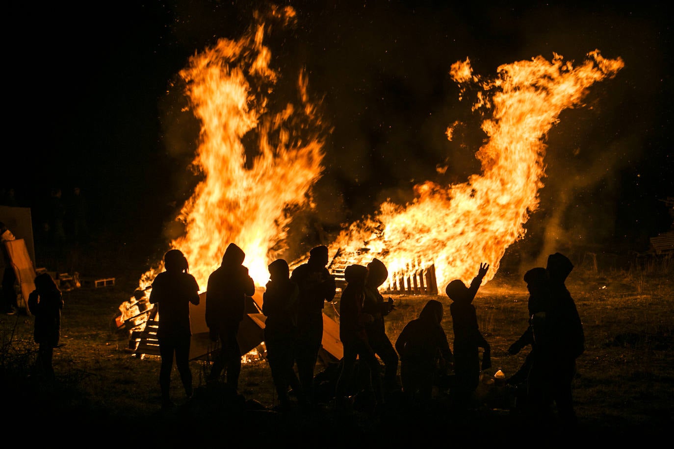 Las hogueras de Santa Águeda, en imágenes