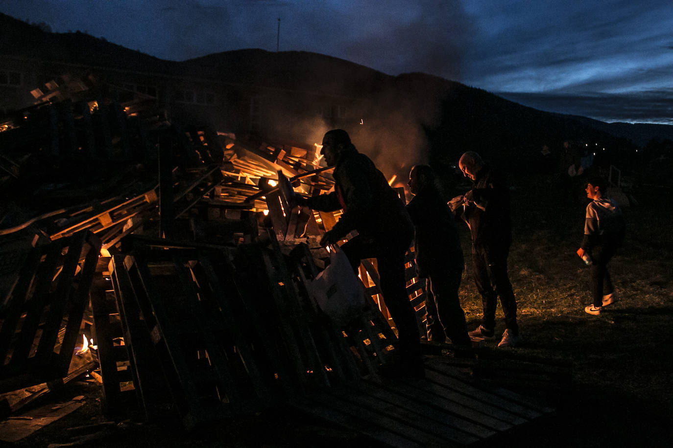 Las hogueras de Santa Águeda, en imágenes