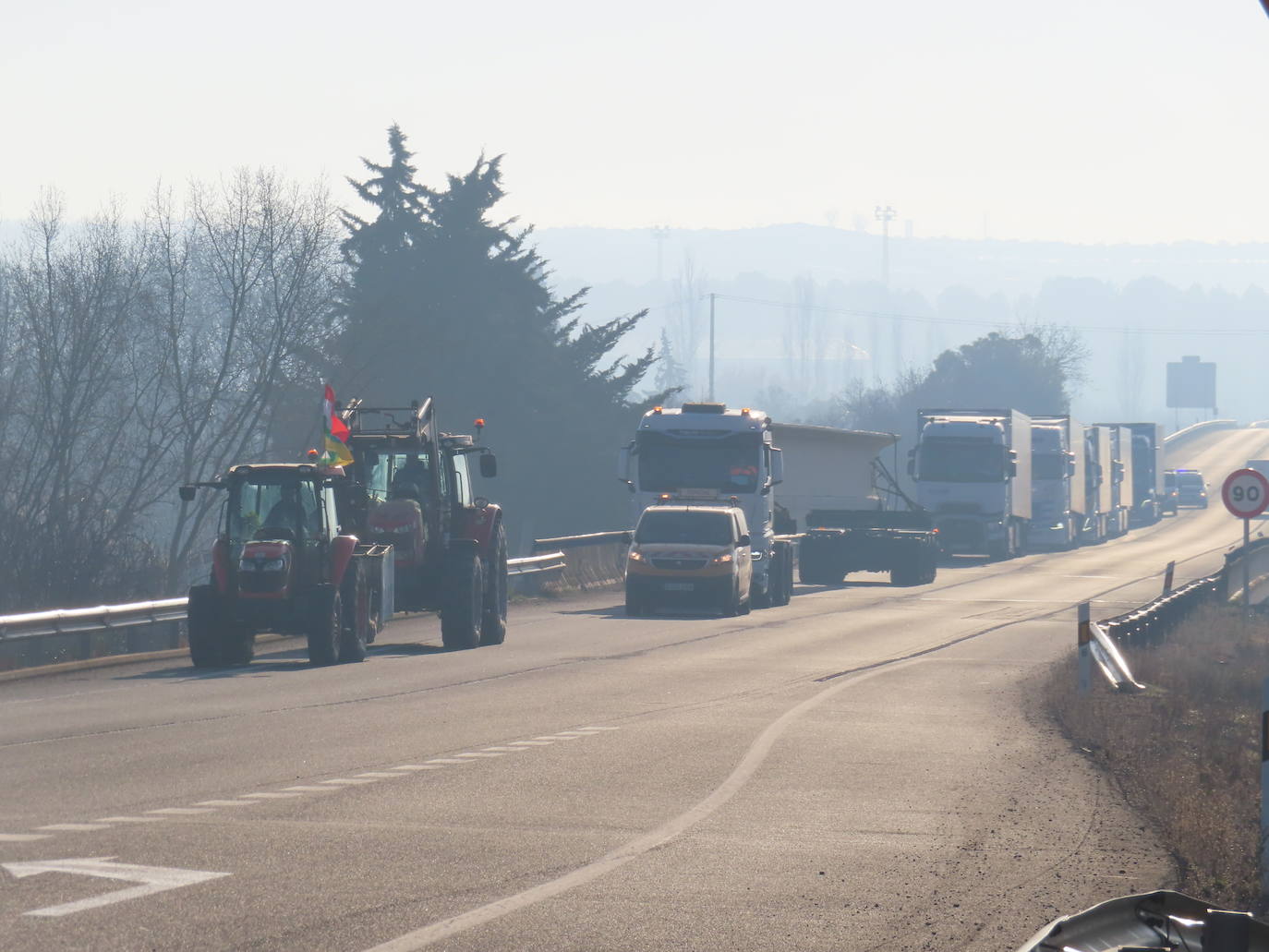 Carreteras vacías y muchos tractores en Alfaro