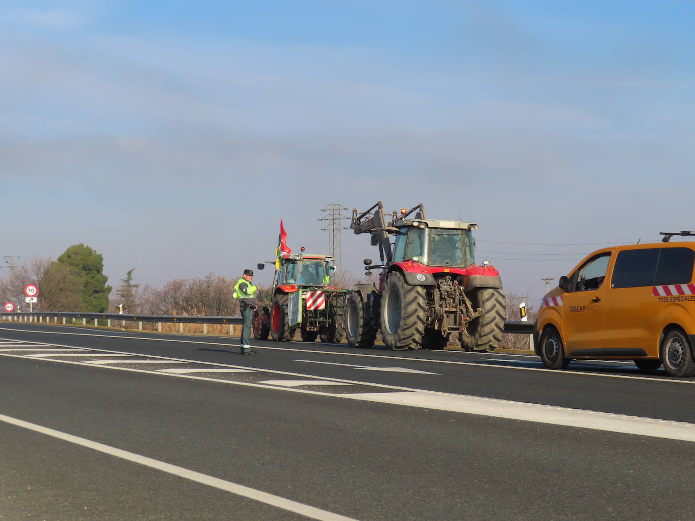 Carreteras vacías y muchos tractores en Alfaro