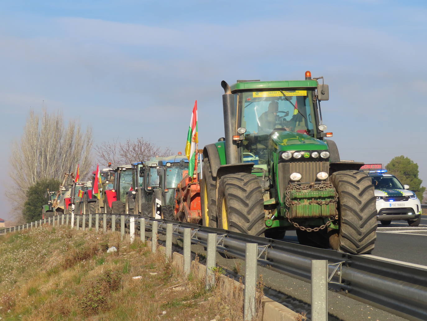 Carreteras vacías y muchos tractores en Alfaro