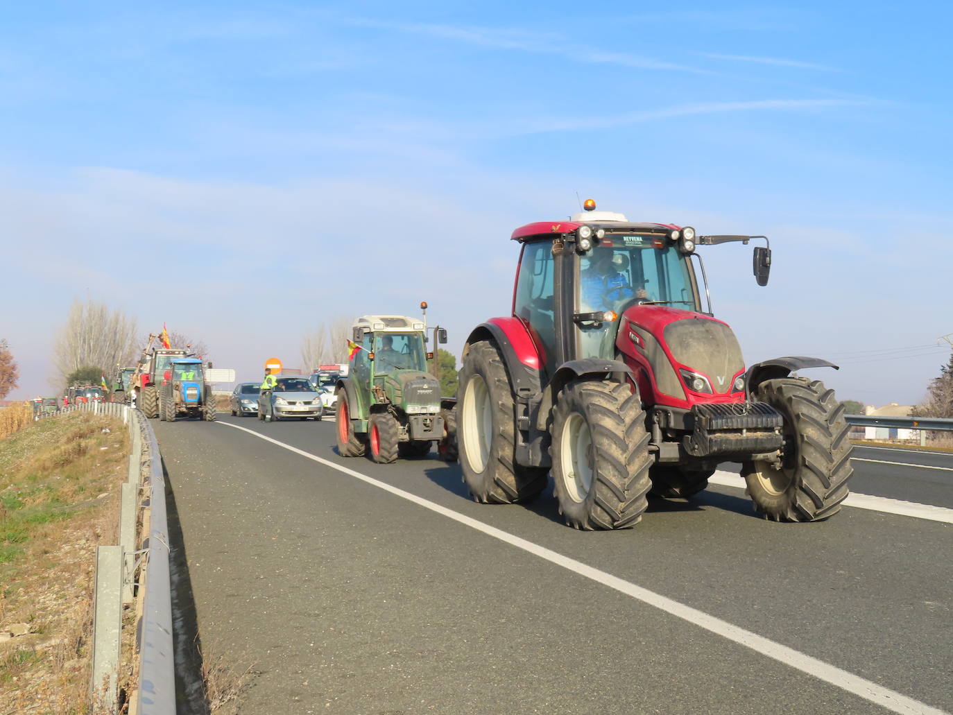 Carreteras vacías y muchos tractores en Alfaro