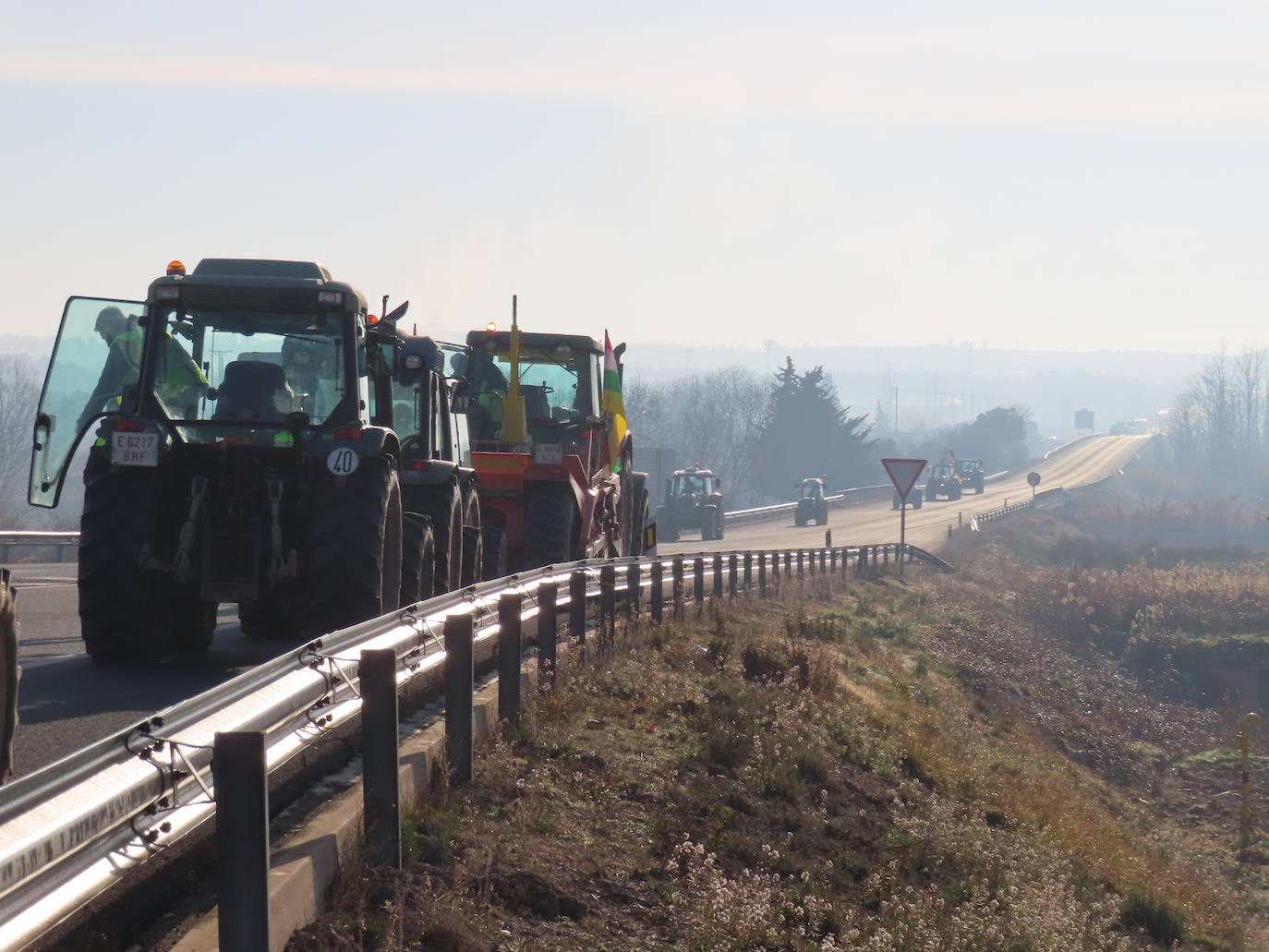 Carreteras vacías y muchos tractores en Alfaro