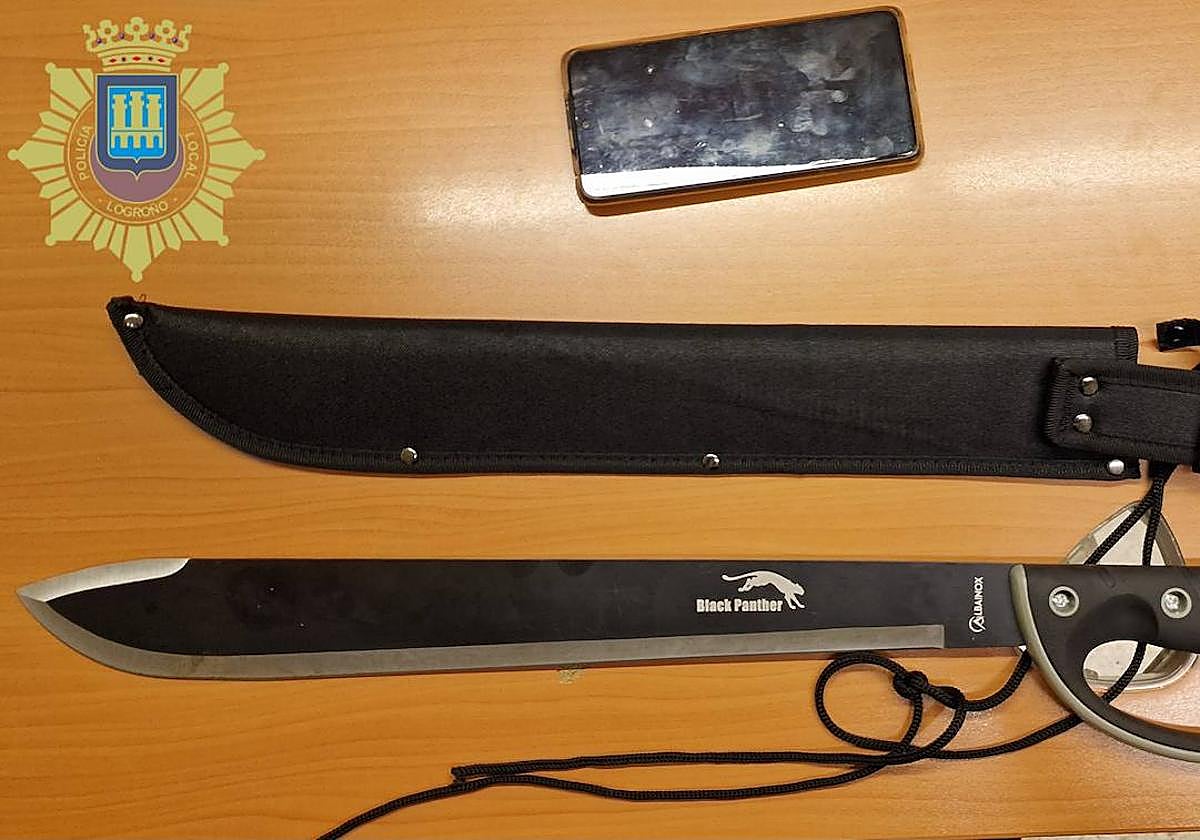 Amenazan a dos hombres para que pusieran su coche a su nombre y les roban 3.200 euros