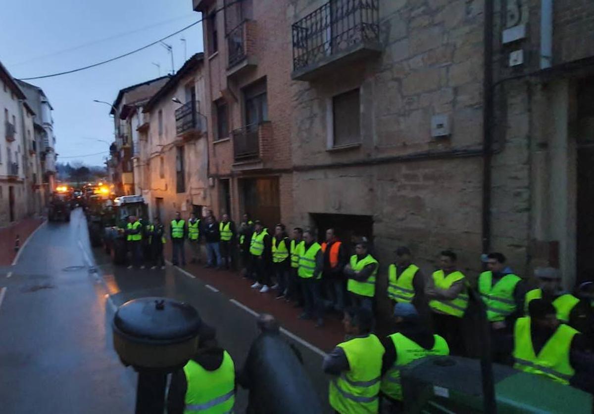 Los agricultores de Cenicero homenajean al fallecido en la N-232