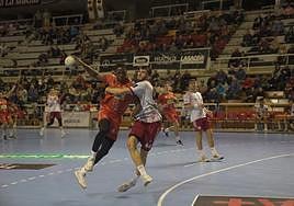 Palomino, el mejor de los riojanos ante el Huesca.