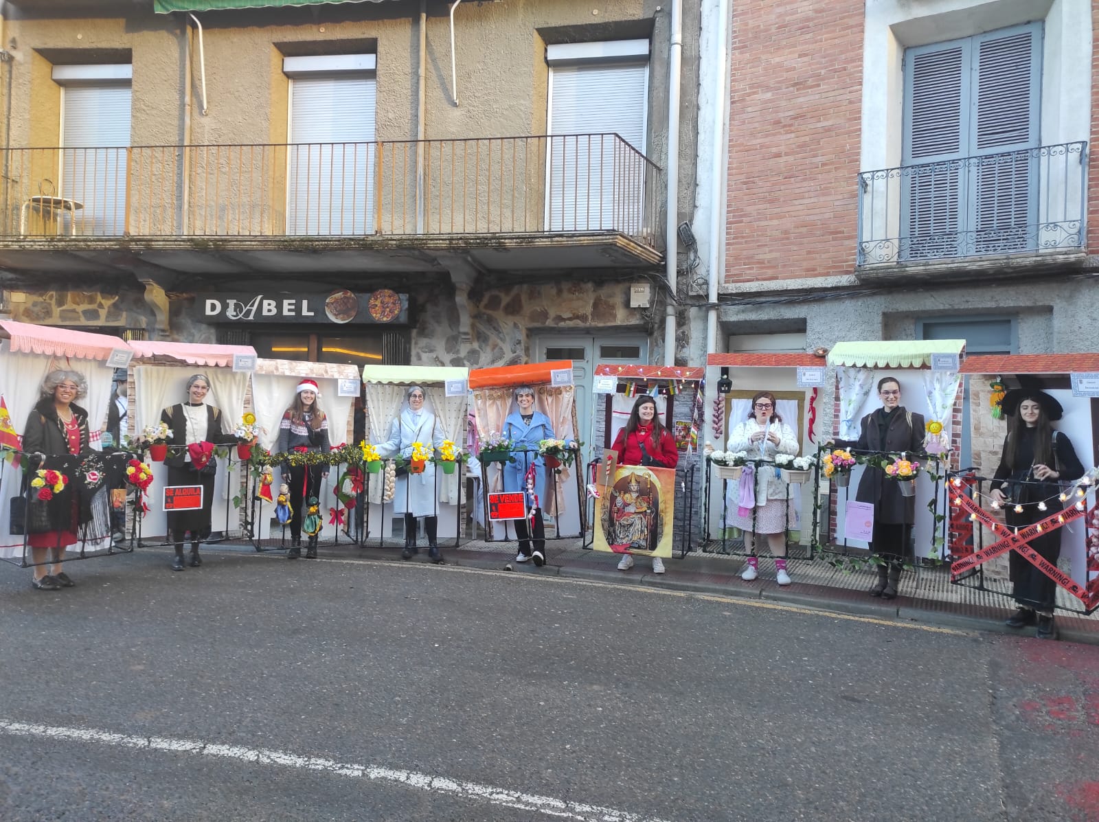 Los disfraces en las calles de Cervera