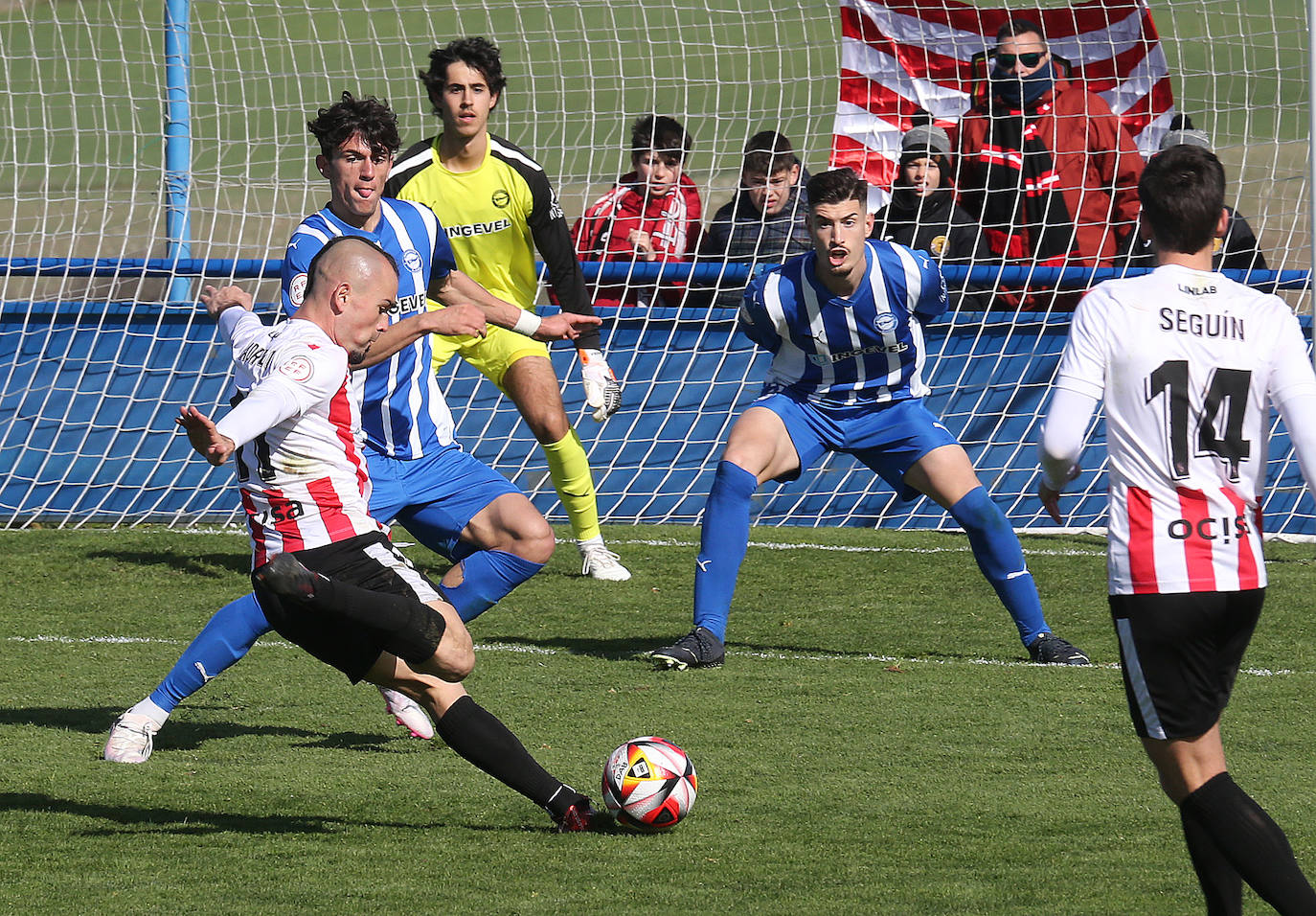 Las imágenes del partido de la UDL en Vitoria