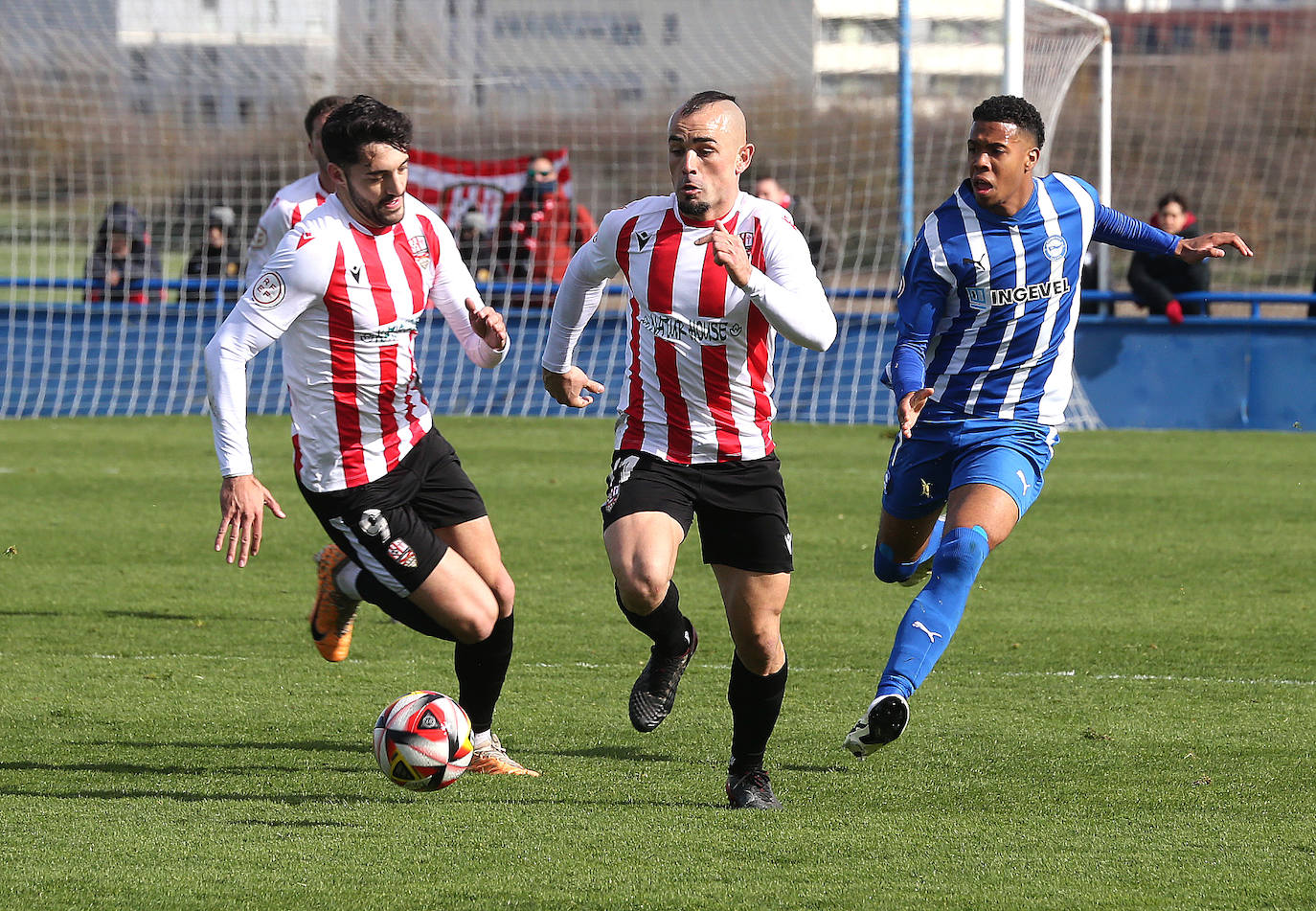 Las imágenes del partido de la UDL en Vitoria