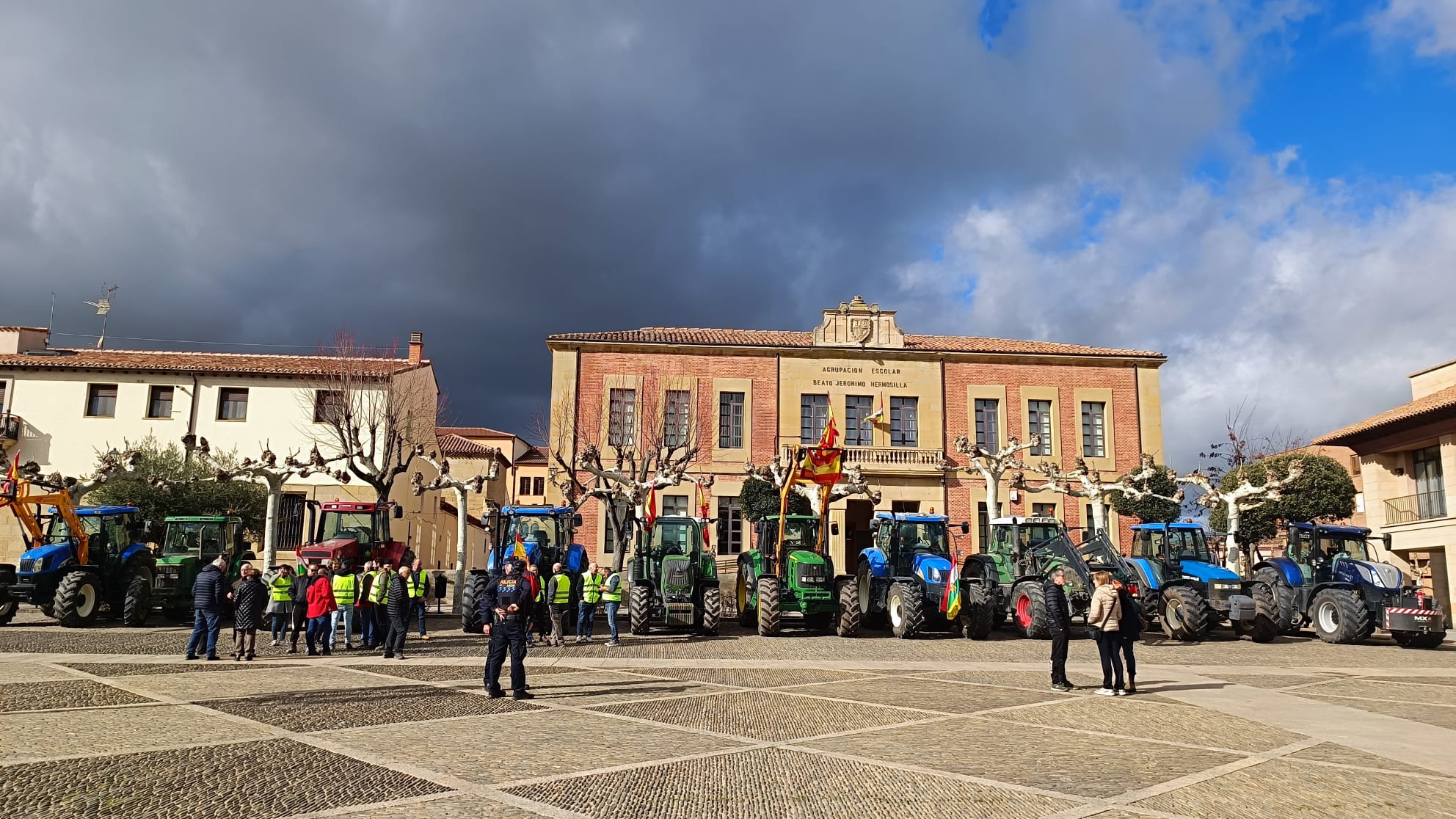 Las imágenes de las protestas de los agricultores este lunes