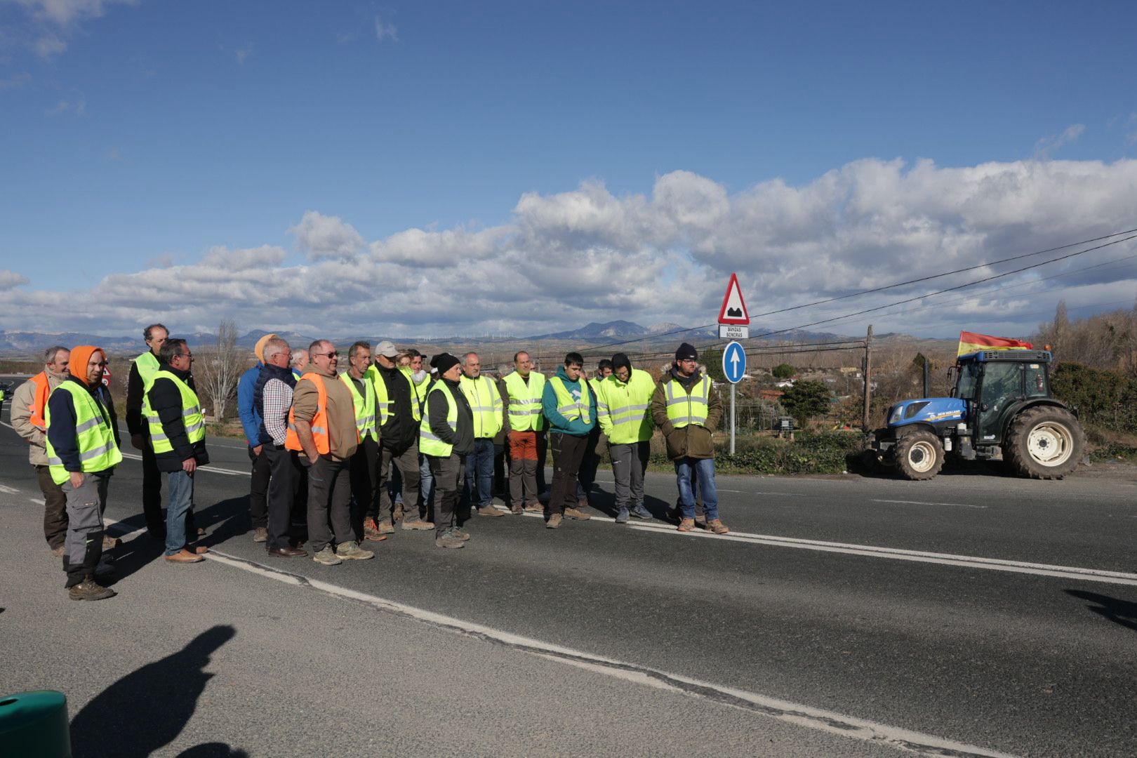 Las imágenes de las protestas de los agricultores este lunes