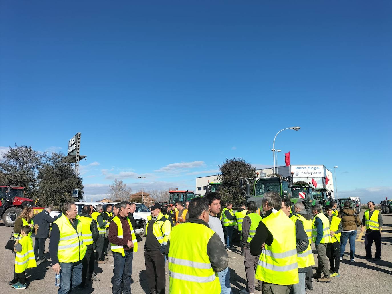 Las imágenes de las protestas de los agricultores este lunes