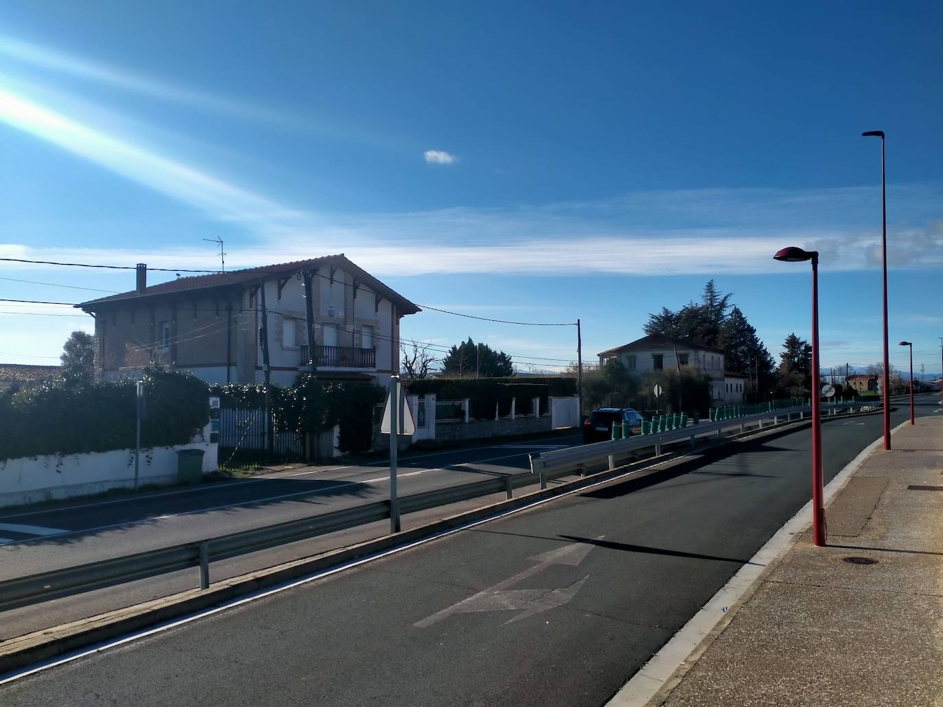 Circulación fluida y sin rastro de tractores en el entorno de la salida de la AP 68 en Haro