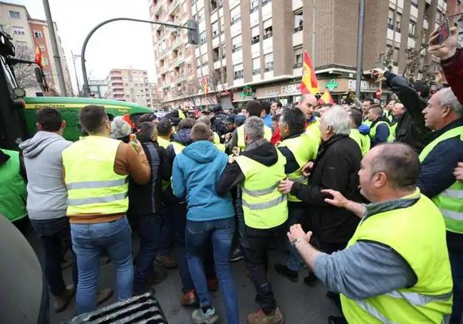 Bronca en la calle Huesca de Logroño.