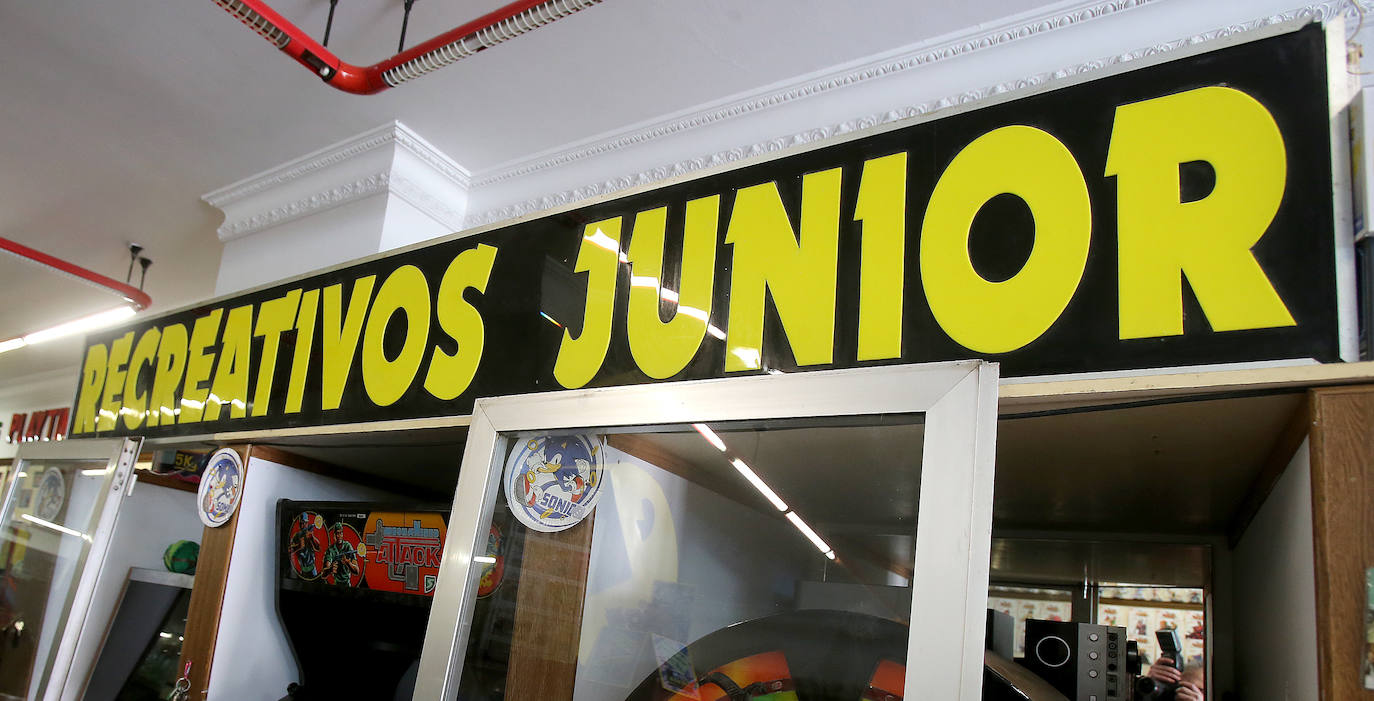 Letrero de 'Recreativos Junior'.