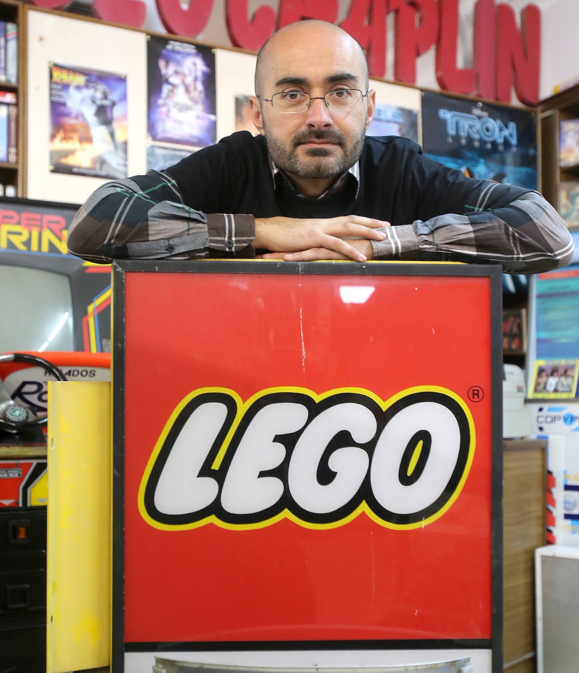 Logo de 'Lego', de los luminosos, el que podía verse en las jugueterías más top.