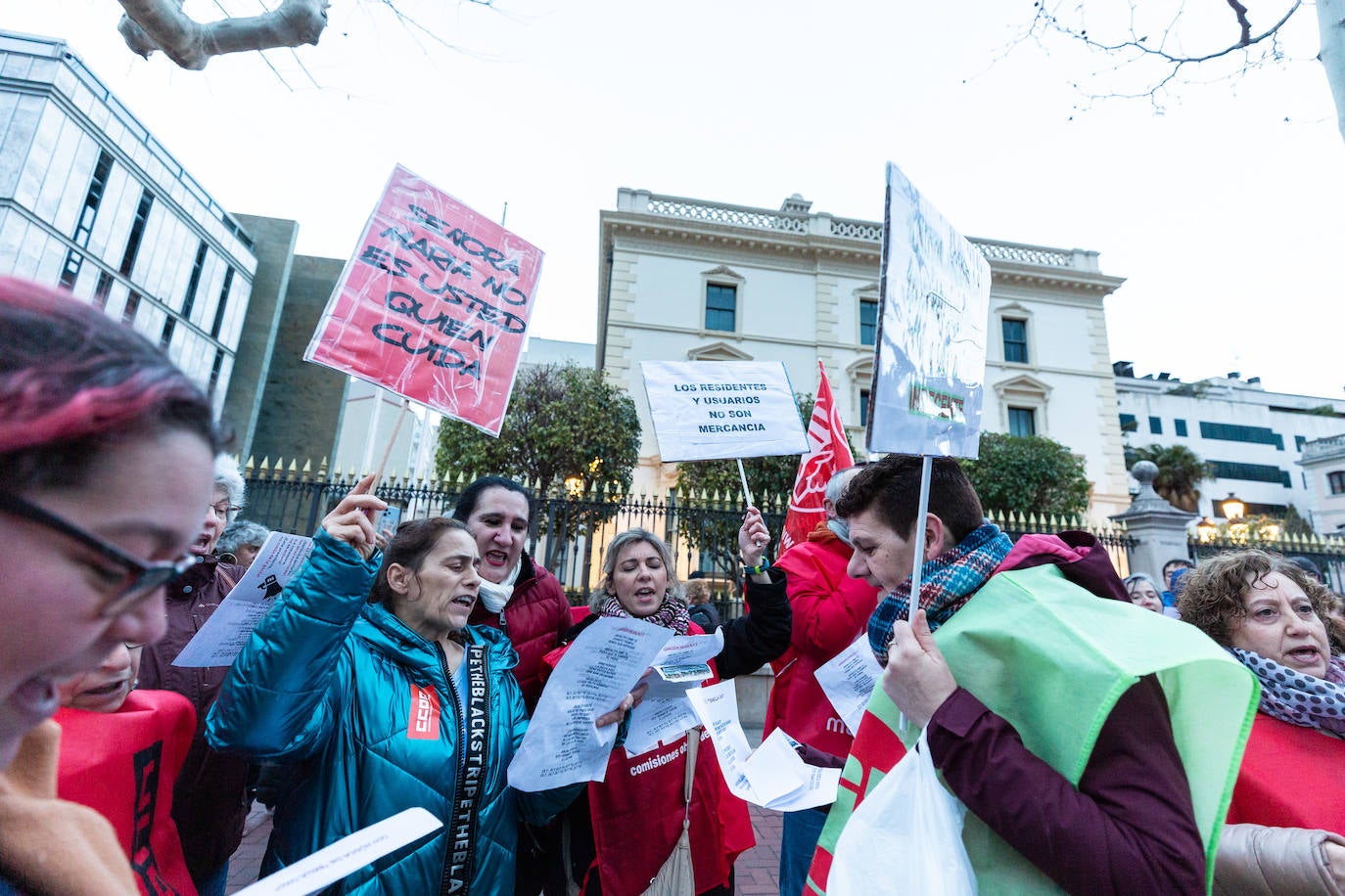 La manifestación contra la amnistía a las residencias, en imágenes